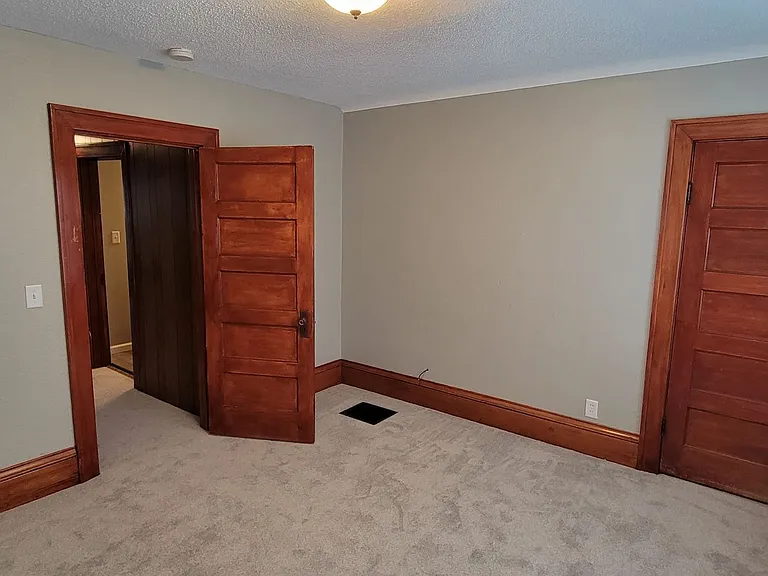 2627 Girard Ave N — Photo 3