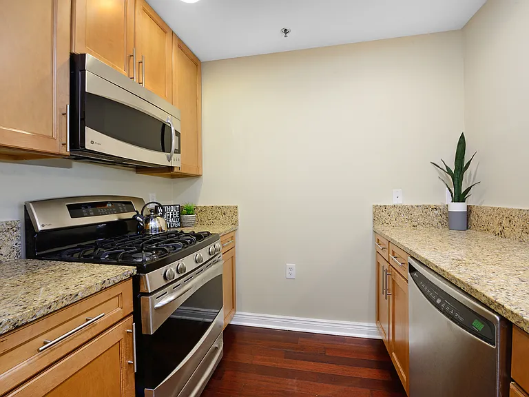 632 Grand St #403 — Photo 2