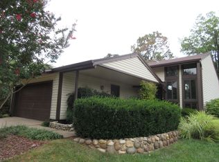 178 Magnolia Rd, Sterling, VA 20164