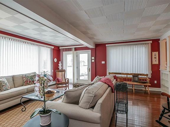 2nd image of 1535 Pleasure Ave