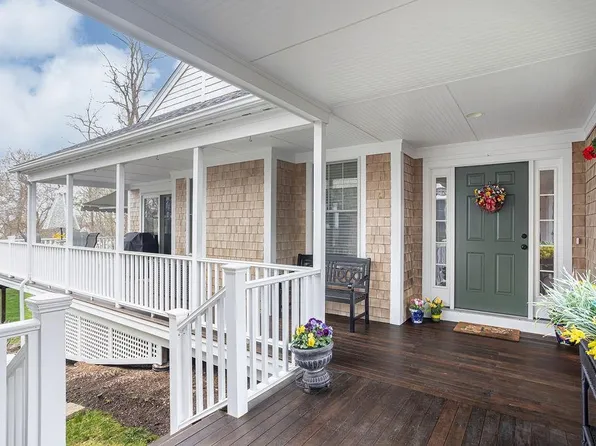 42 Ferry Landing Cir, Portsmouth, RI 02871