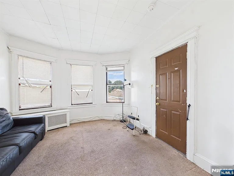 139 Fairview Ave — Photo 9