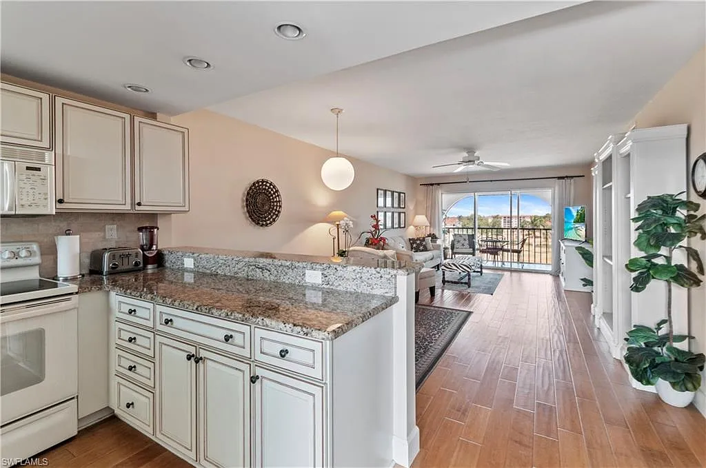 2 bed, 2.0 bath, 1015 sqft, $2,300 — Photo 4