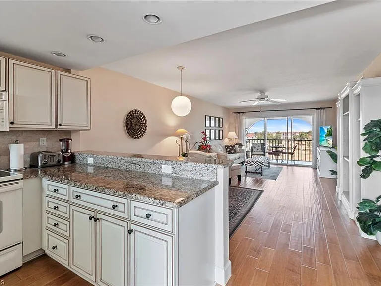 29 High Point Cir E #503 — Photo 4