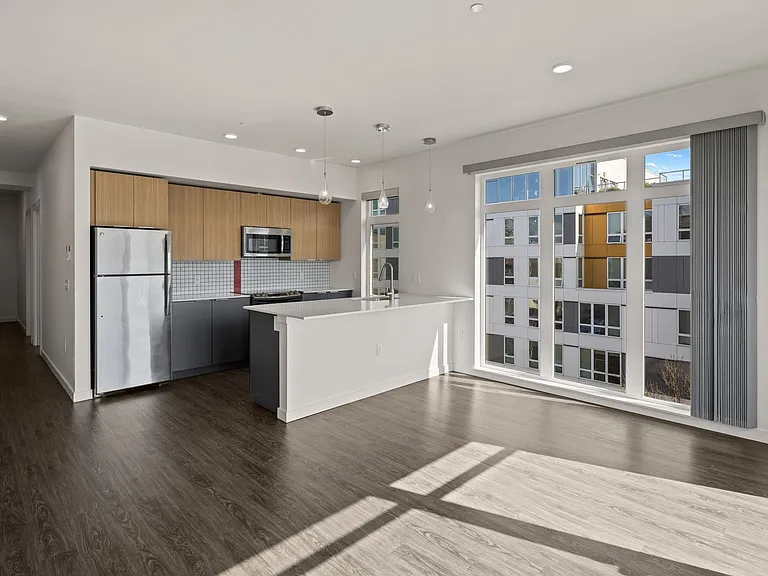 101 Broadway, Live Here, Go Anywhere — Photo 43