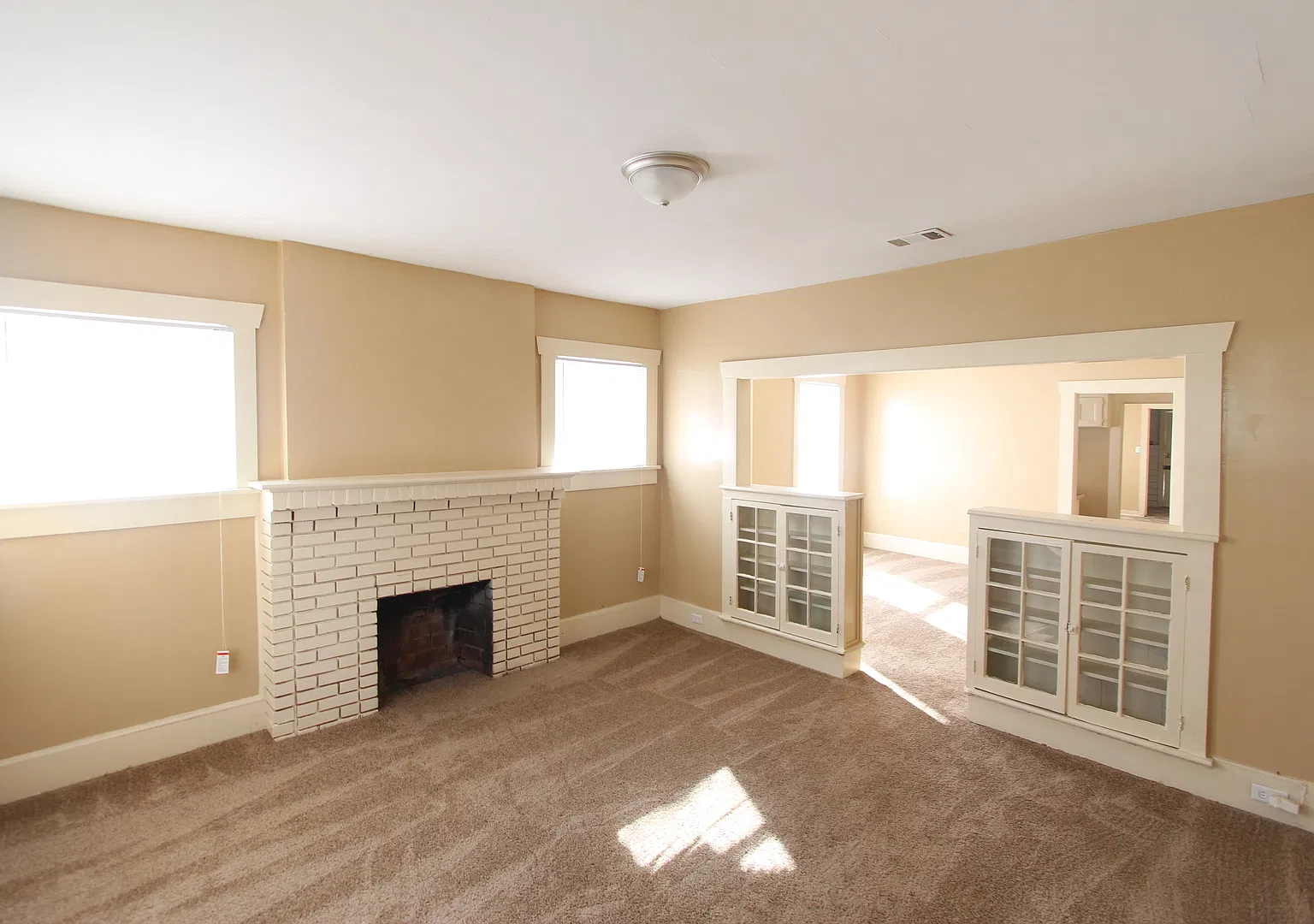 New On The Market! Fresh New Updates!! Better Hurry To See This One!! — Photo 2