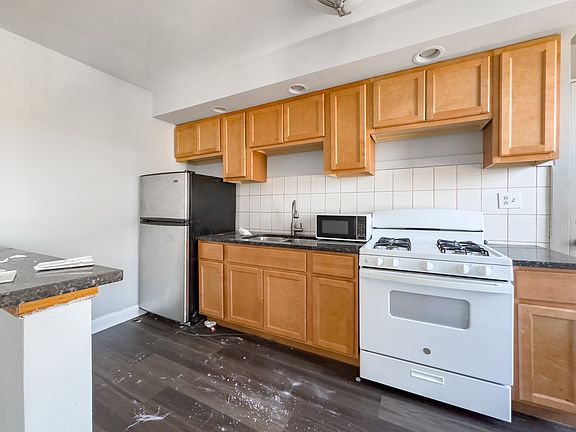 2nd image of 1757 W North Shore Ave #B4