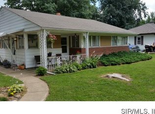 32 Lakeview Dr, Belleville, IL 62223