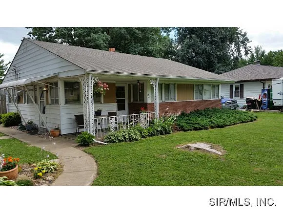 32 Lakeview Dr photo 1