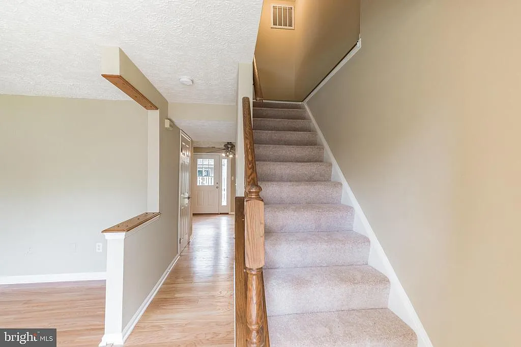 3 bed, 2.5 bath, 1220 sqft, $2,450 — Photo 3