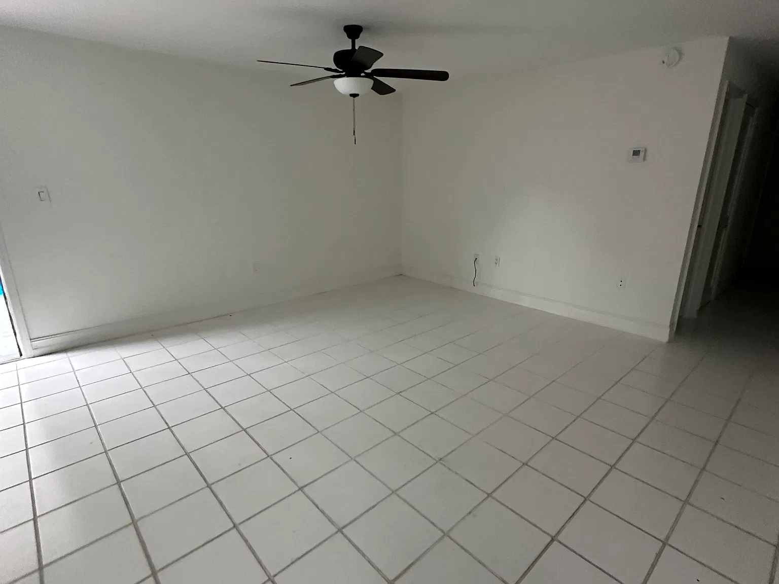 2 bed, 1.5 bath, 924 sqft, $1,300 — Photo 3