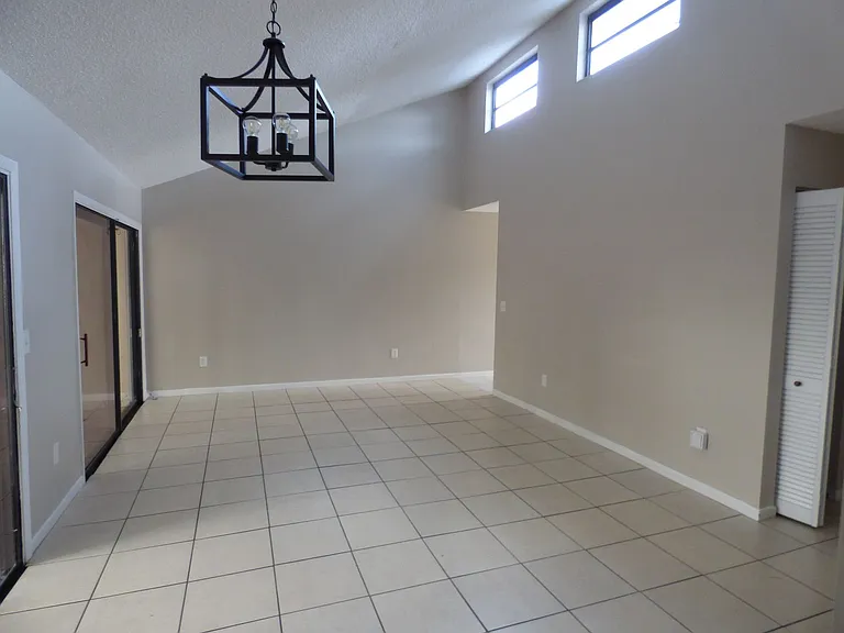 2600 Barbados Dr — Photo 2