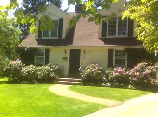 45 Thornhill Rd, Riverside, CT 06878