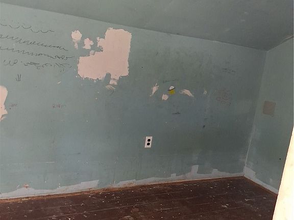 5th image of 277 Chestnut St