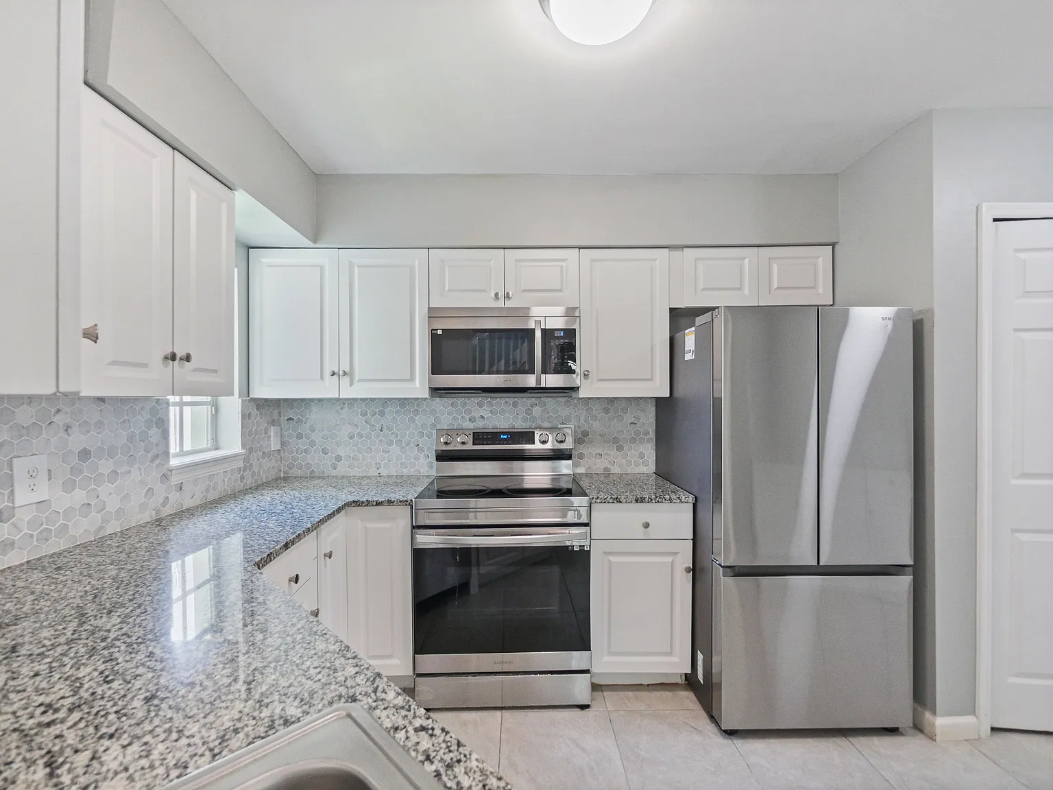 750 Olympic Cir — Photo 2