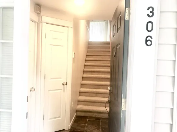 2030 132nd Ave SE APT 306, Bellevue, WA 98005
