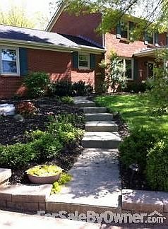 Entrance
						:
						Welcoming sidewalk with attractive landscaping.