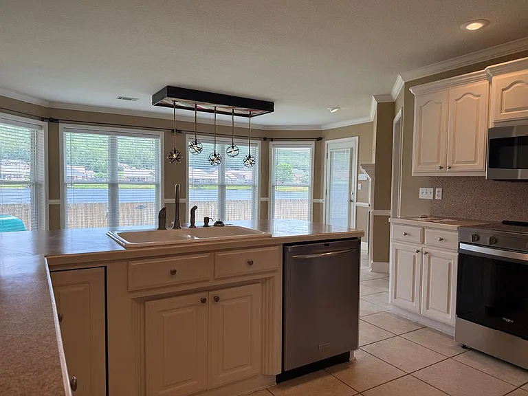 34 Lakeview Ln — Photo 7