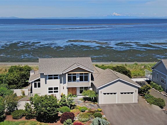 Views of Mt.Baker, the Olympics and the Dungeness Lighthouse