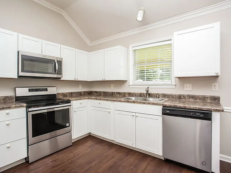 6906 Greyhawk Cv N — Photo 7