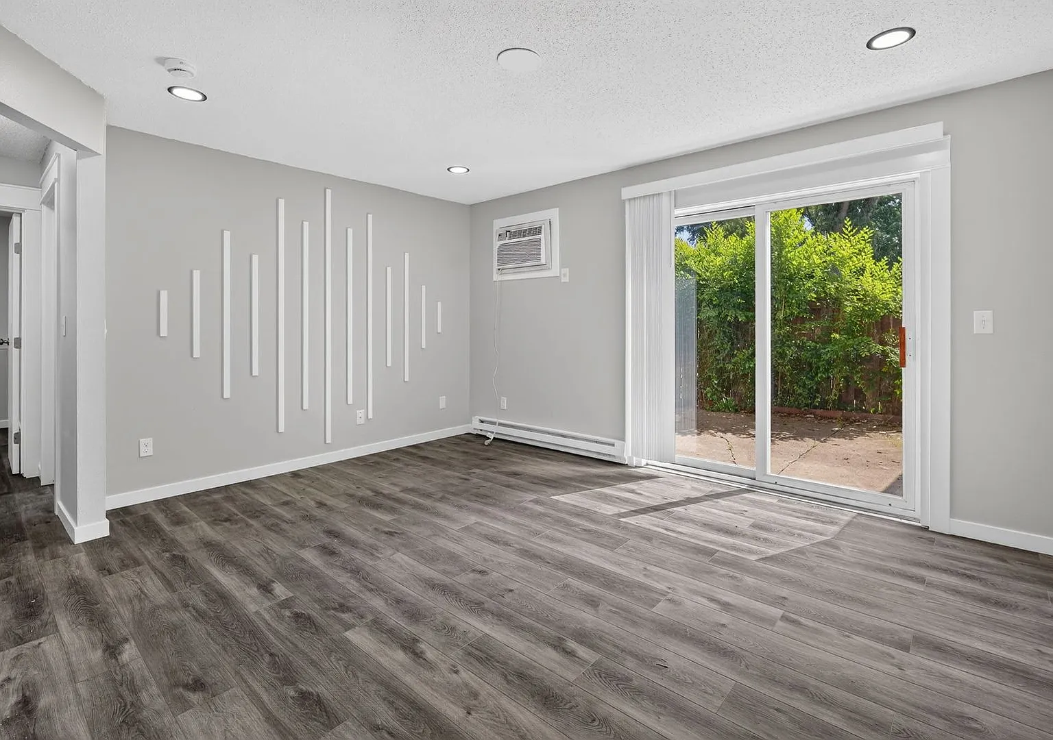 Updated 2bed 1 bath apartment in Clive — Photo 4