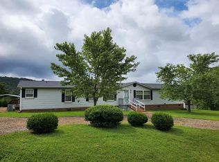 64 Chestnut Acorn Rd, Martinsville, VA 24112