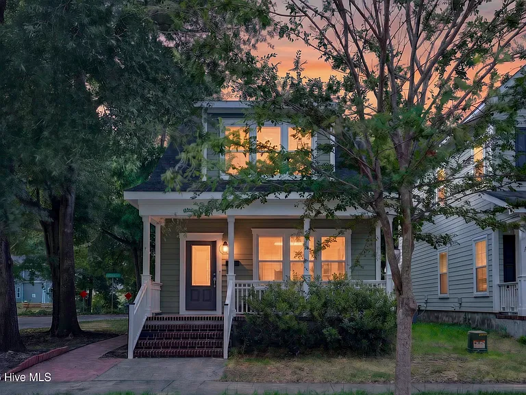 636 Brunswick St — Photo 3