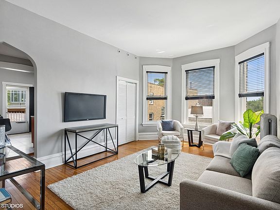 3rd image of 1714 W Leland Ave APT B3