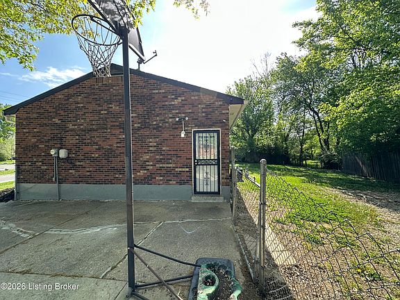 3rd image of 2406 Lamborne Blvd
