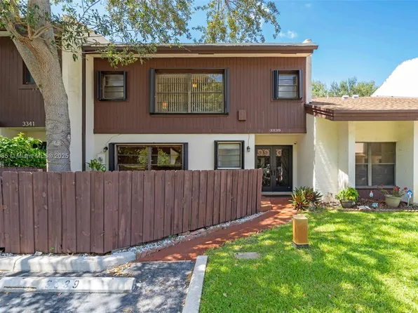 3339 Oak Dr, Hollywood, FL 33021