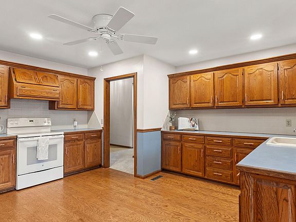 3rd image of 3994 N Pickwick Avenue