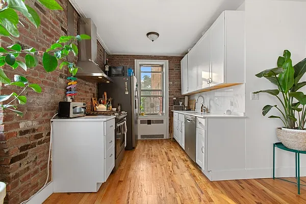 Rented by Compass | media 10