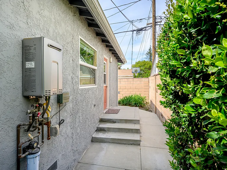 609 N Fairview St — Photo 29
