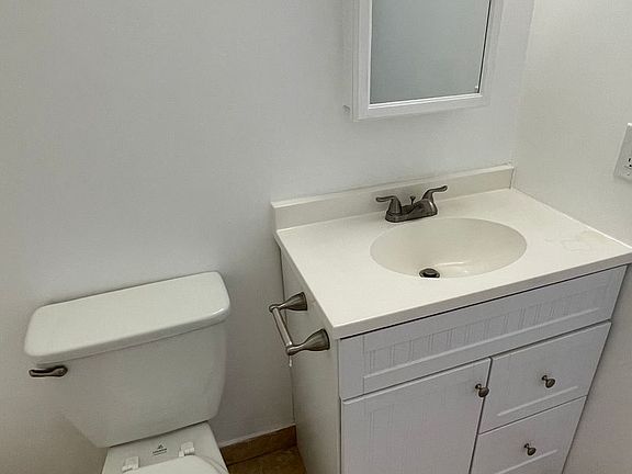 5th image of 980 W Bishop St Unit 18