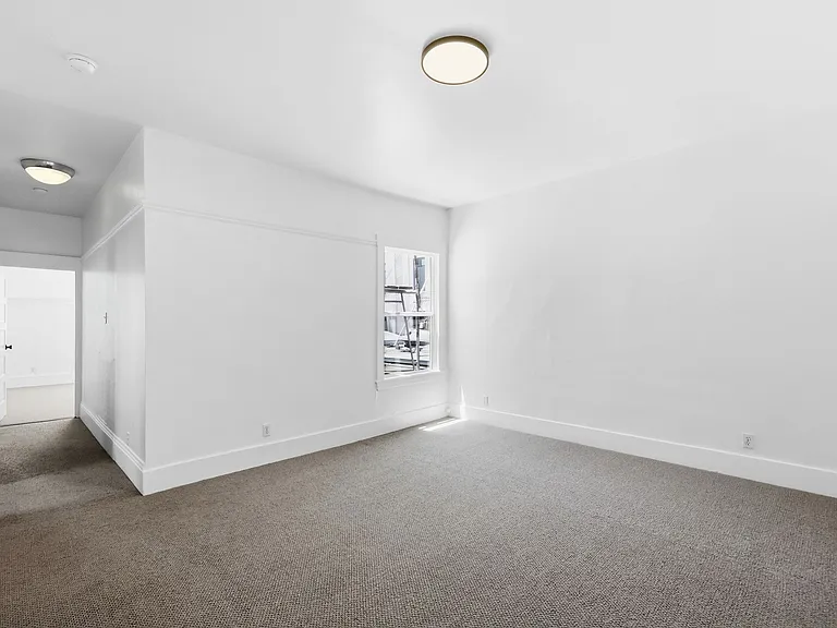 320 Harriet St — Photo 4