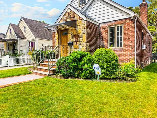 6544 168th St, Fresh Meadows, NY 11365