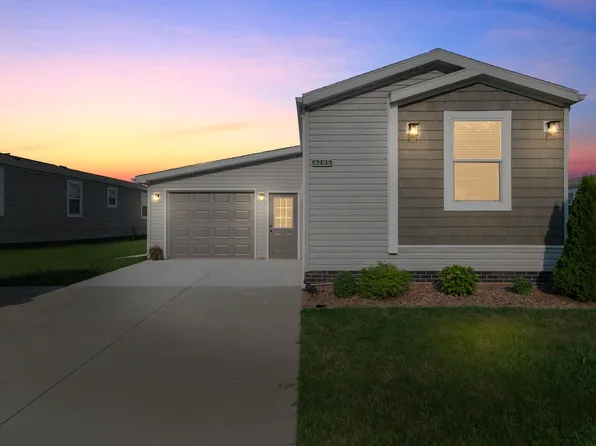 6285 Square Lake Dr, Kimball, MI 48074