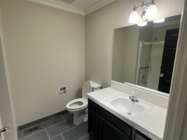 660 Helen Dr — Photo 20