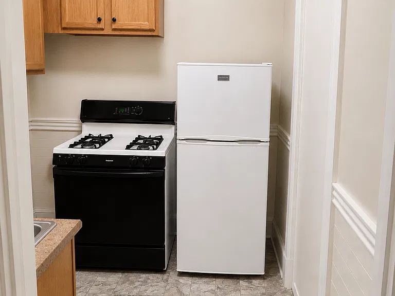 1067 Main St #4 — Photo 5