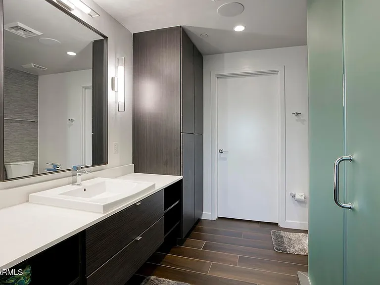 200 W Portland St #820 — Photo 30
