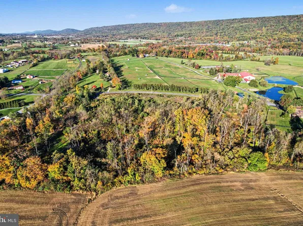 56 Bullfrog Rd, Grantville, PA 17028