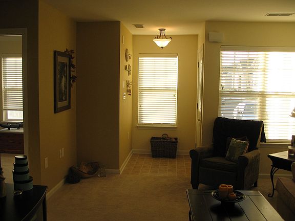 GR Entrance w/foyer-GR wired surround sound