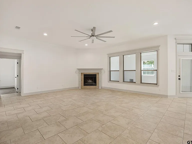 7343 Rockpoint Ln — Photo 6