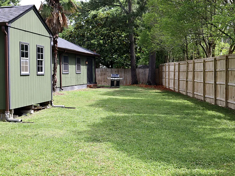 2201 Hunters Wood Way — Photo 2
