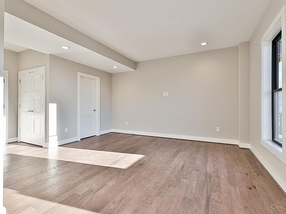 2nd image of 4252 Parkview Dr