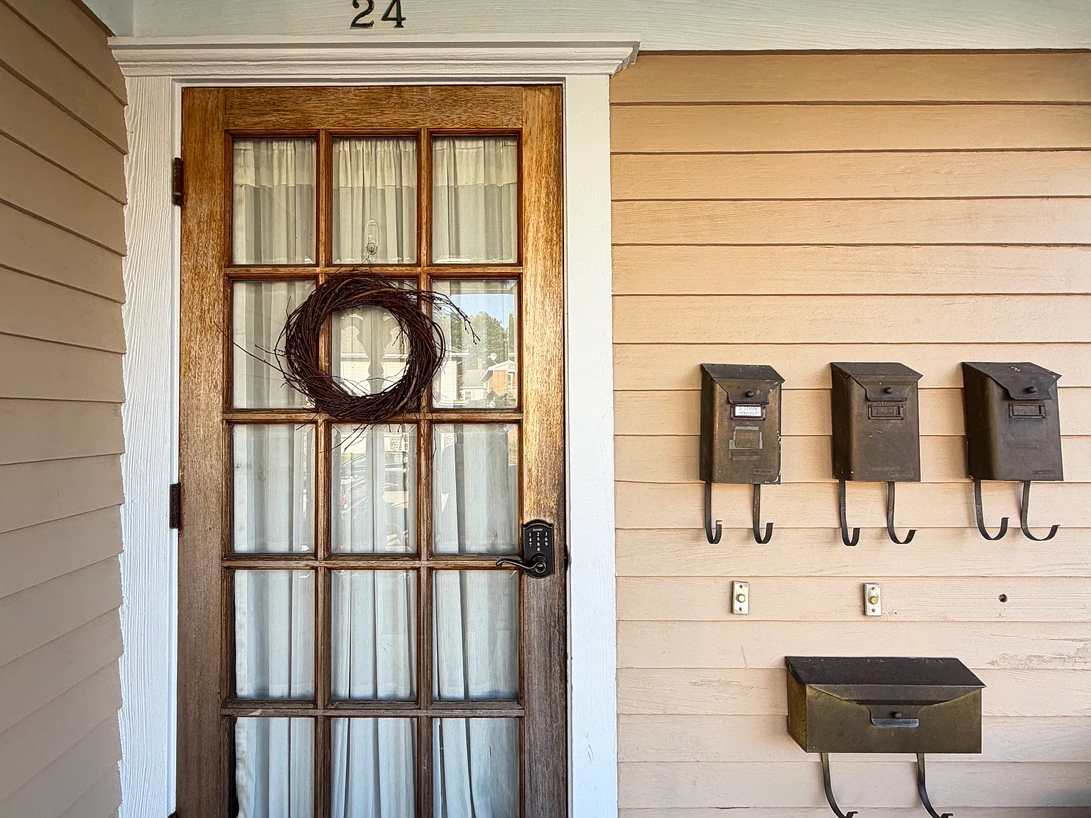 2 bed, 700 sqft, $2,400 — Photo 3