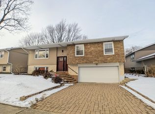 144 Golfview Ter, Buffalo Grove, IL 60089