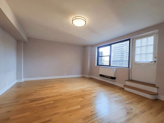4th image of 301 E 47th St APT 20P