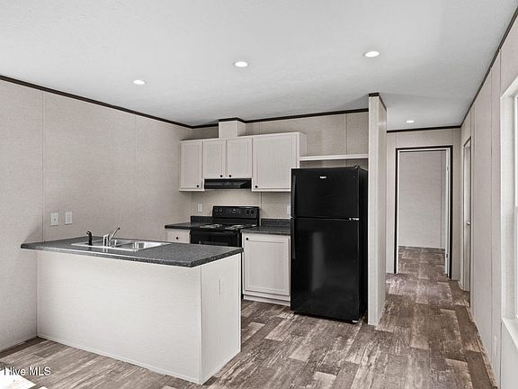 5th image of 1396 Stanley Road SW