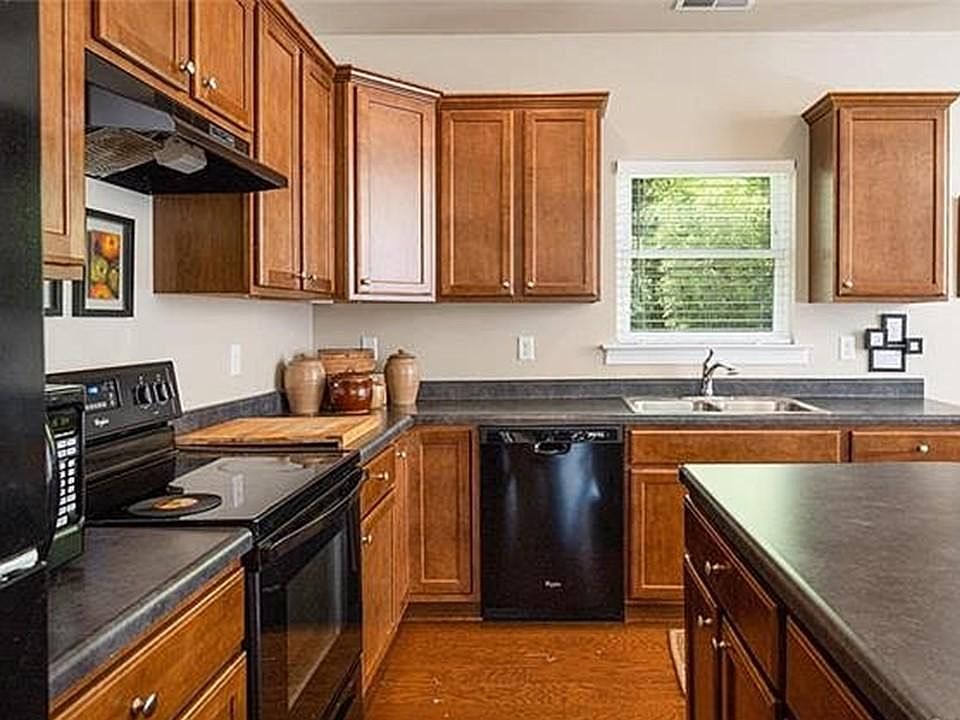 Kitchen - counters will have marbled white / brown / yellow granite installed mid July
